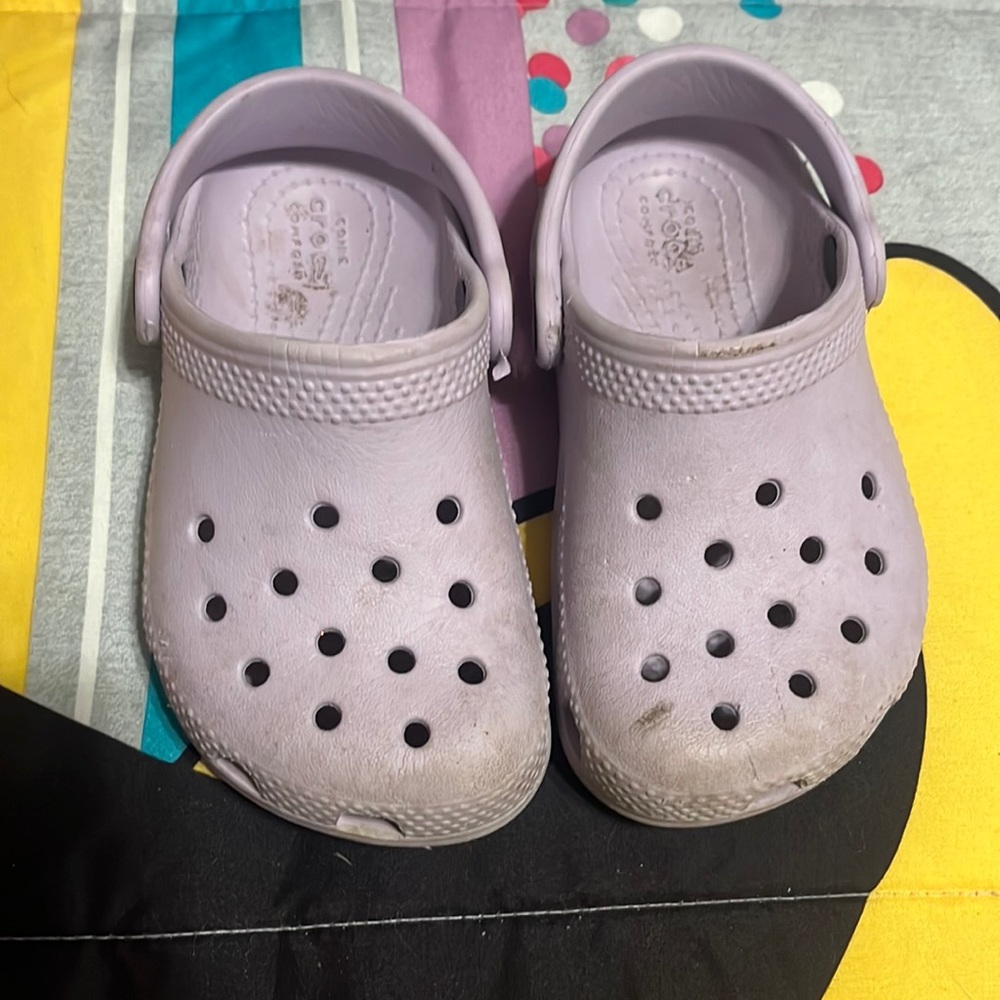 Size 8 toddler lilac crocs